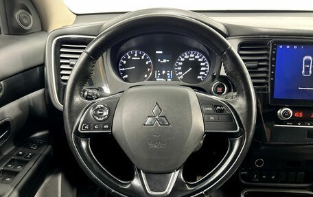 Mitsubishi Outlander III рестайлинг 3, 2021 год, 2 100 000 рублей, 16 фотография