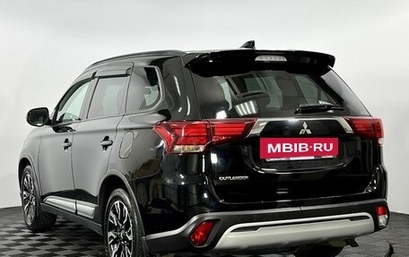 Mitsubishi Outlander III рестайлинг 3, 2021 год, 2 100 000 рублей, 8 фотография