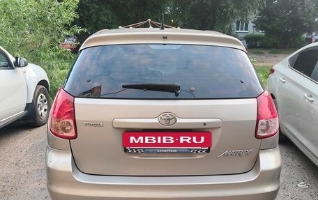 Toyota Matrix, 2003 год, 750 000 рублей, 10 фотография