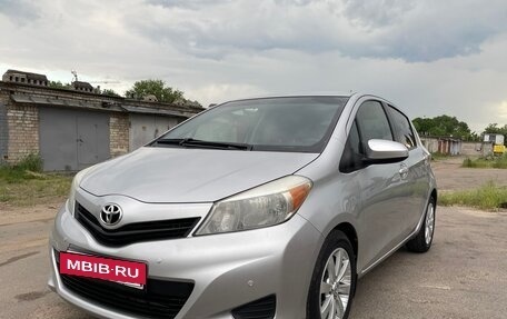 Toyota Yaris III рестайлинг, 2012 год, 1 100 000 рублей, 2 фотография