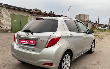 Toyota Yaris III рестайлинг, 2012 год, 1 100 000 рублей, 6 фотография