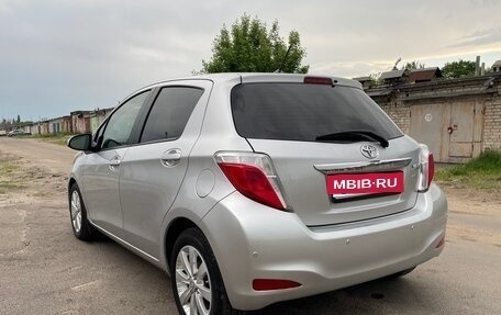 Toyota Yaris III рестайлинг, 2012 год, 1 100 000 рублей, 4 фотография