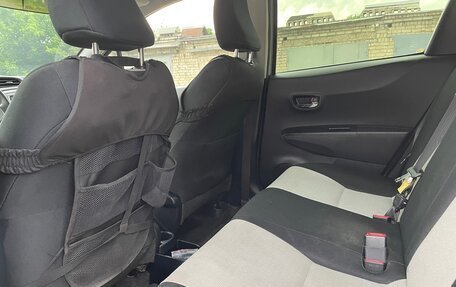 Toyota Yaris III рестайлинг, 2012 год, 1 100 000 рублей, 14 фотография