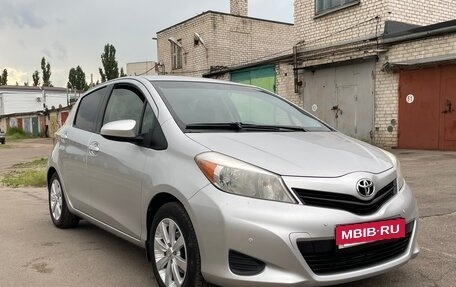 Toyota Yaris III рестайлинг, 2012 год, 1 100 000 рублей, 8 фотография