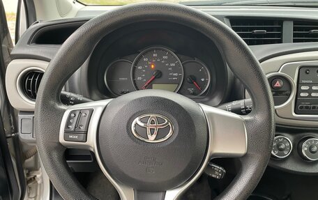 Toyota Yaris III рестайлинг, 2012 год, 1 100 000 рублей, 19 фотография