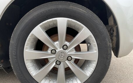 Toyota Yaris III рестайлинг, 2012 год, 1 100 000 рублей, 21 фотография