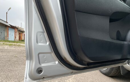 Toyota Yaris III рестайлинг, 2012 год, 1 100 000 рублей, 25 фотография