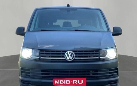Volkswagen Caravelle T6 рестайлинг, 2019 год, 2 650 000 рублей, 3 фотография