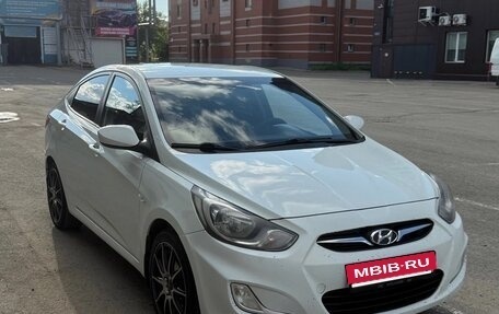 Hyundai Solaris II рестайлинг, 2012 год, 730 000 рублей, 1 фотография