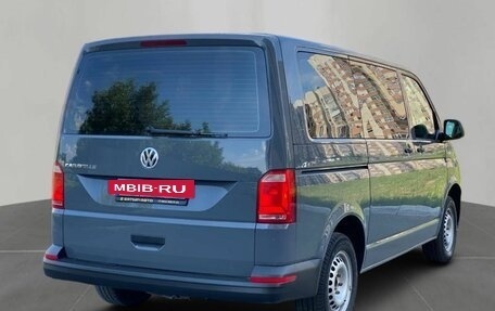 Volkswagen Caravelle T6 рестайлинг, 2019 год, 2 650 000 рублей, 10 фотография