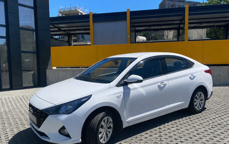 Hyundai Solaris II рестайлинг, 2021 год, 1 500 000 рублей, 2 фотография