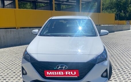 Hyundai Solaris II рестайлинг, 2021 год, 1 500 000 рублей, 3 фотография