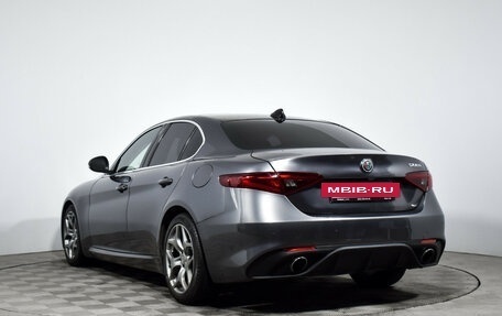 Alfa Romeo Giulia II, 2018 год, 3 300 000 рублей, 8 фотография