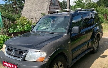 Mitsubishi Pajero III рестайлинг, 2005 год, 687 000 рублей, 2 фотография