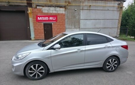 Hyundai Solaris II рестайлинг, 2013 год, 600 000 рублей, 3 фотография
