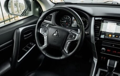 Mitsubishi Pajero Sport III рестайлинг, 2020 год, 4 000 000 рублей, 10 фотография