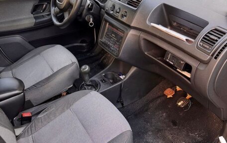 Skoda Fabia II, 2011 год, 260 000 рублей, 4 фотография