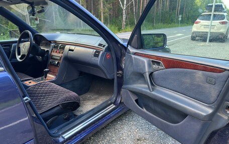Mercedes-Benz E-Класс, 1996 год, 320 000 рублей, 10 фотография
