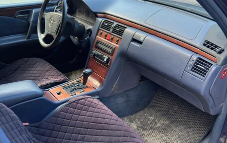 Mercedes-Benz E-Класс, 1996 год, 320 000 рублей, 9 фотография