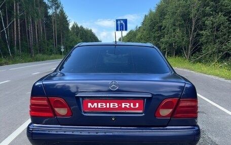 Mercedes-Benz E-Класс, 1996 год, 320 000 рублей, 5 фотография