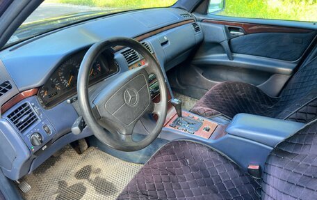 Mercedes-Benz E-Класс, 1996 год, 320 000 рублей, 13 фотография