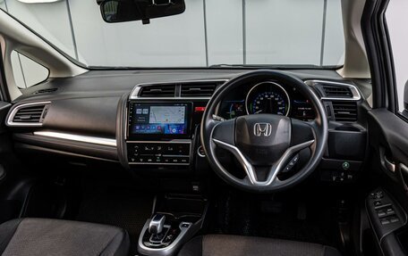 Honda Fit III, 2017 год, 1 020 000 рублей, 6 фотография