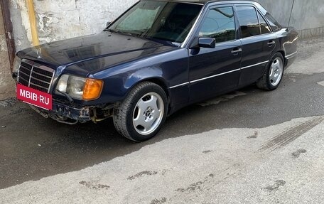 Mercedes-Benz E-Класс, 1995 год, 600 000 рублей, 5 фотография