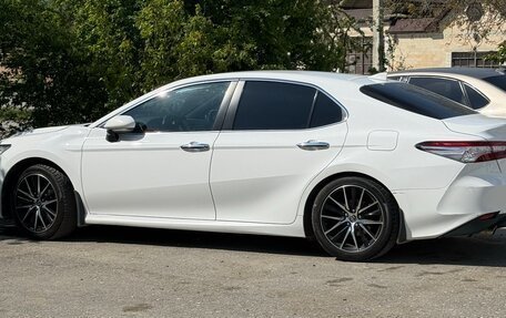 Toyota Camry, 2021 год, 1 950 000 рублей, 1 фотография