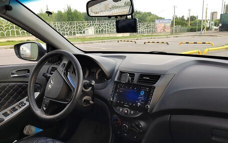 Hyundai Solaris II рестайлинг, 2013 год, 820 000 рублей, 10 фотография