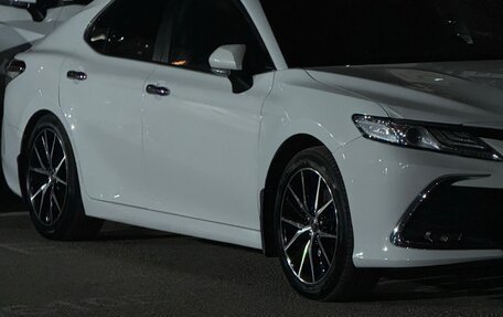 Toyota Camry, 2021 год, 1 950 000 рублей, 2 фотография