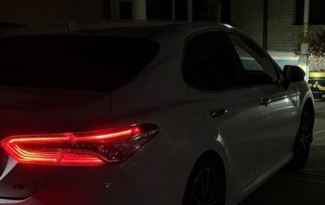 Toyota Camry, 2021 год, 1 950 000 рублей, 3 фотография