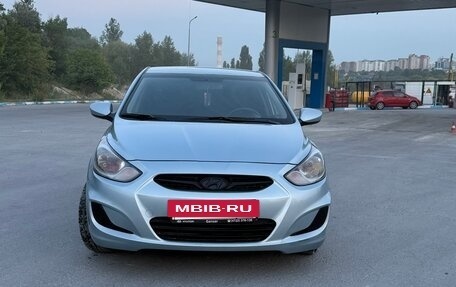 Hyundai Solaris II рестайлинг, 2012 год, 720 000 рублей, 4 фотография