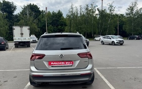 Volkswagen Tiguan II, 2018 год, 2 550 000 рублей, 2 фотография