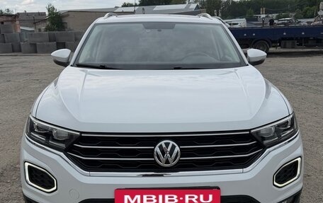 Volkswagen T-Roc I, 2020 год, 2 320 000 рублей, 2 фотография