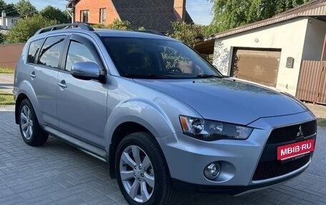 Mitsubishi Outlander III рестайлинг 3, 2011 год, 1 350 000 рублей, 2 фотография