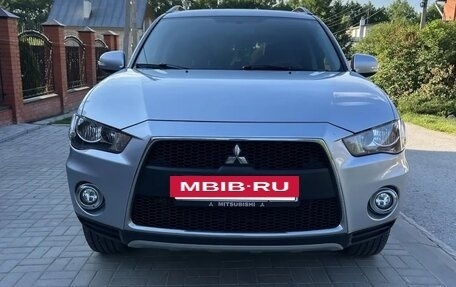 Mitsubishi Outlander III рестайлинг 3, 2011 год, 1 350 000 рублей, 15 фотография