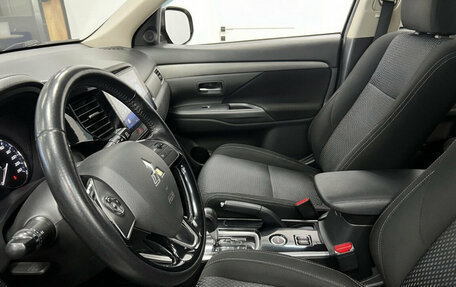 Mitsubishi Outlander III рестайлинг 3, 2018 год, 2 100 000 рублей, 12 фотография
