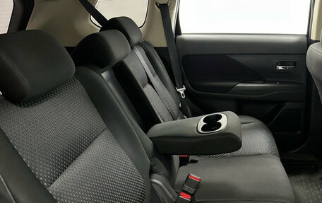 Mitsubishi Outlander III рестайлинг 3, 2018 год, 2 100 000 рублей, 18 фотография