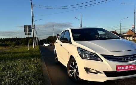 Hyundai Solaris II рестайлинг, 2015 год, 575 000 рублей, 1 фотография