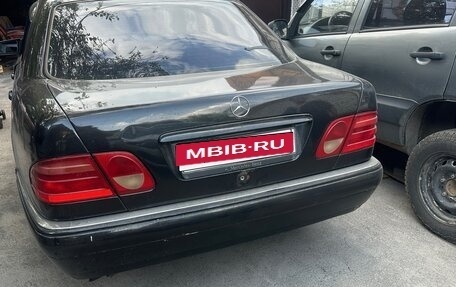 Mercedes-Benz E-Класс, 1997 год, 200 000 рублей, 2 фотография