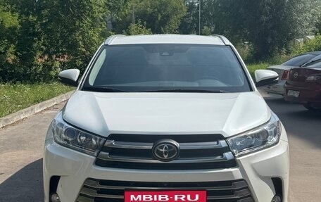 Toyota Highlander III, 2017 год, 3 800 000 рублей, 1 фотография