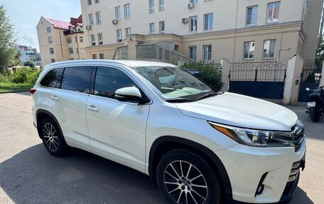 Toyota Highlander III, 2017 год, 3 800 000 рублей, 2 фотография