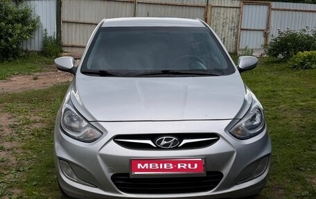 Hyundai Solaris II рестайлинг, 2012 год, 830 000 рублей, 1 фотография