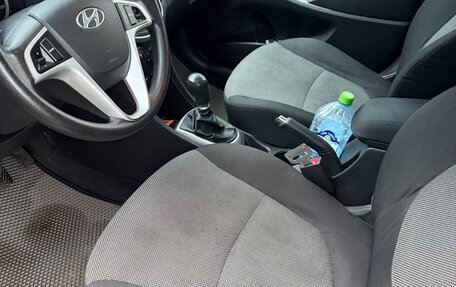 Hyundai Solaris II рестайлинг, 2012 год, 830 000 рублей, 10 фотография