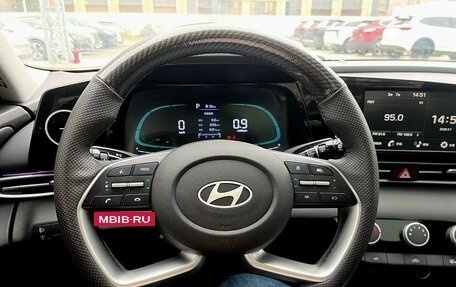 Hyundai Elantra, 2022 год, 1 335 000 рублей, 9 фотография