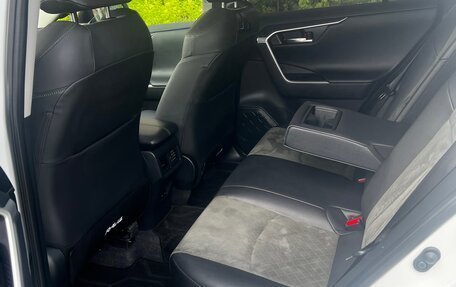 Toyota RAV4, 2024 год, 3 580 000 рублей, 9 фотография
