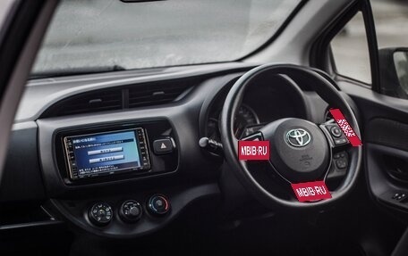 Toyota Vitz, 2017 год, 879 000 рублей, 2 фотография