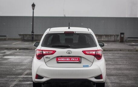 Toyota Vitz, 2017 год, 879 000 рублей, 10 фотография
