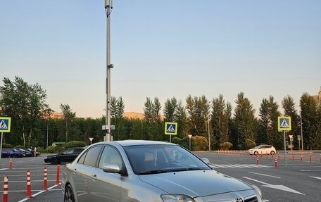 Toyota Avensis III рестайлинг, 2007 год, 800 000 рублей, 1 фотография