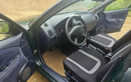 Mitsubishi Carisma I, 2000 год, 230 000 рублей, 6 фотография